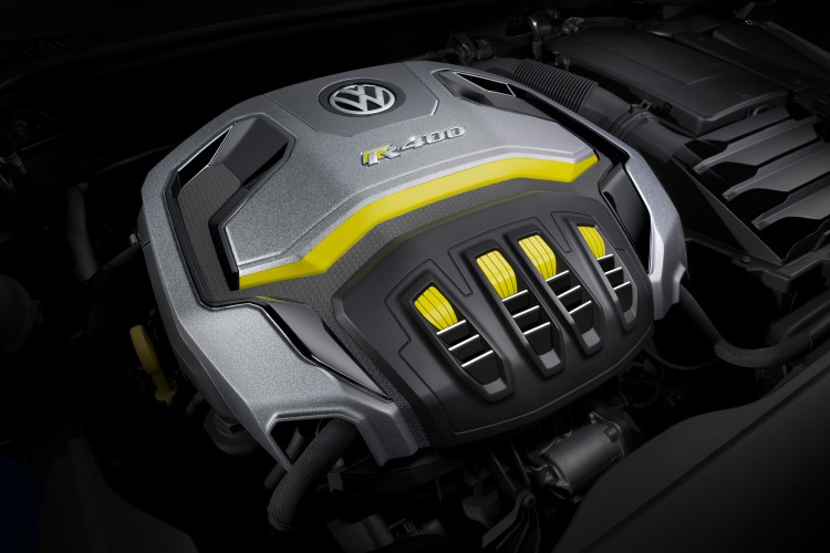 Aus dem 2.0-TSI-Triebwerk wird im VW Golf R 420 ein starker Fünfzylinder.
