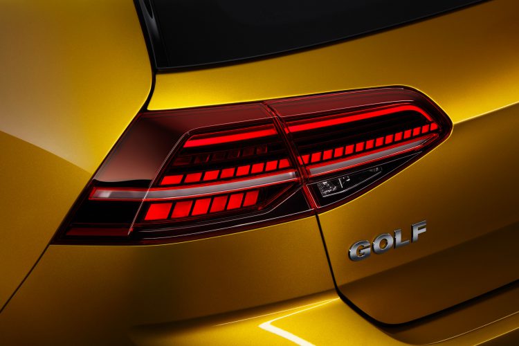 LED-Rückleuchten am Heck des VW Golf 7 Facelift