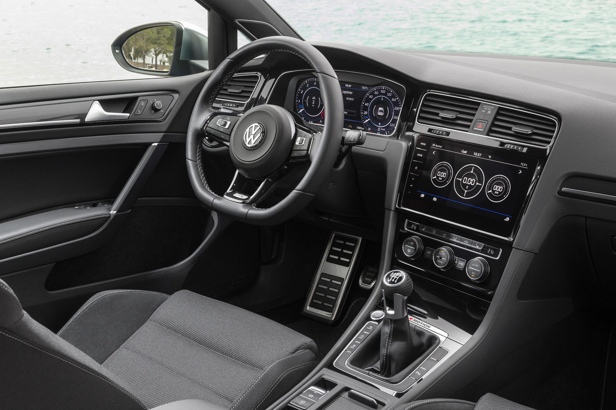 Cockpit des VW Golf R Facelift